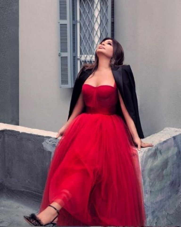 فستان اليسا باللون الاحمرر