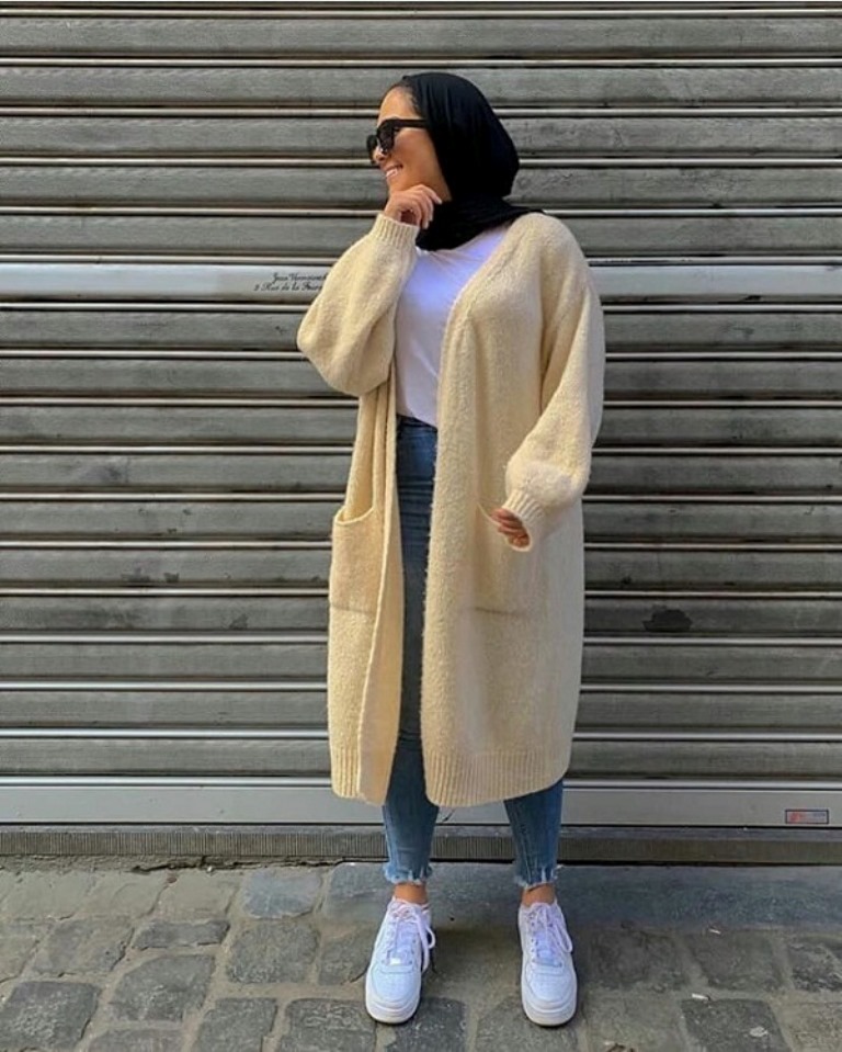 تنسيق بنطلون جينز مع كارديغان طويل