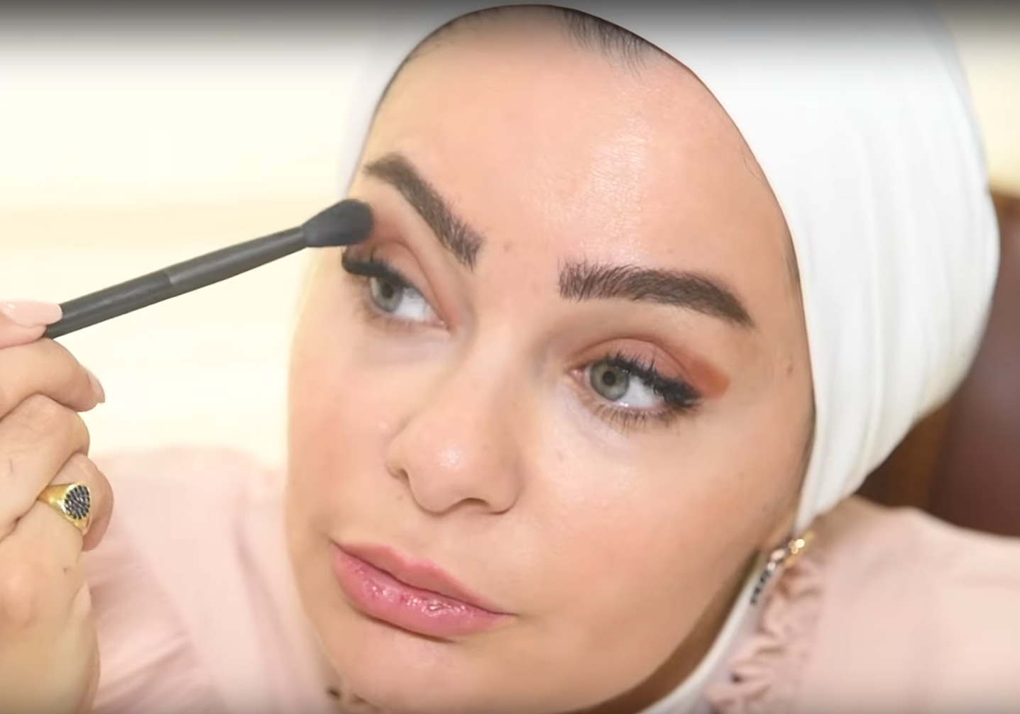 مكياج ناعم للمحجبات بدقيقة واحدة
