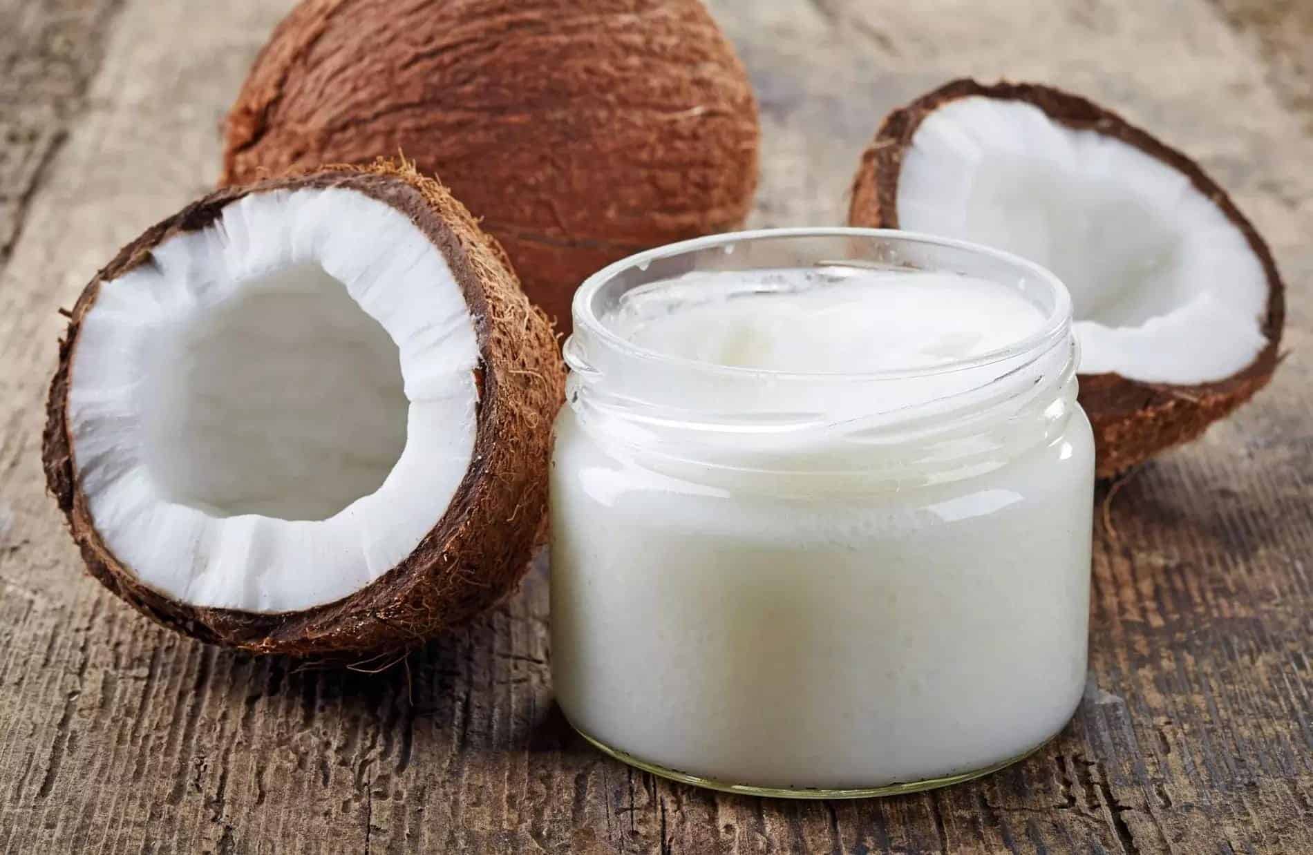 الزبادي وجوز الهند لتغذية الشعر