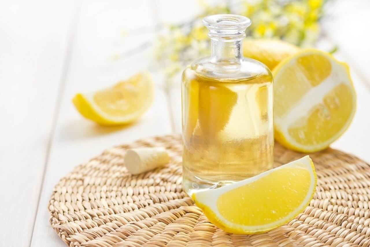زيت السمسم وعصير الليمون