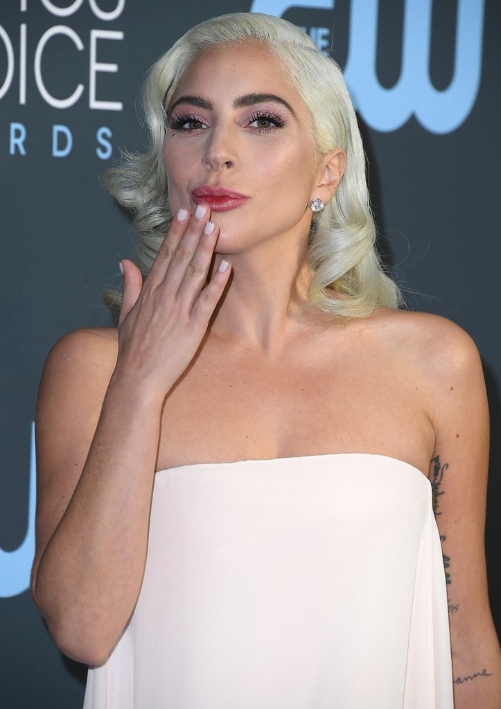 المناكير الأبيض من Lady Gaga