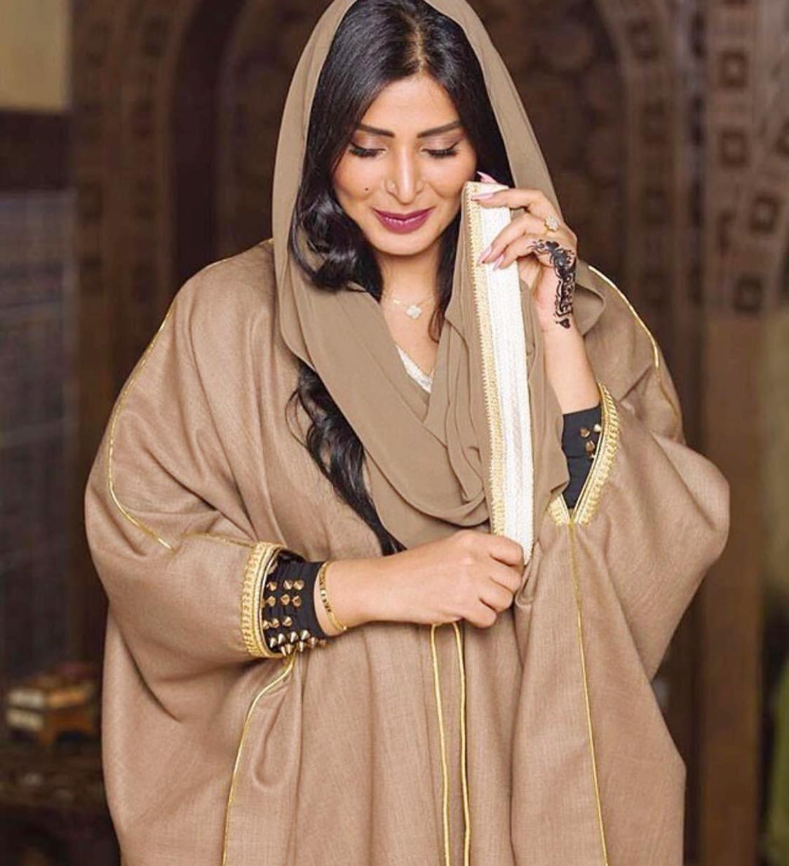 قفاطين وعباءات من وحي الفنانة ريم عبد الله
