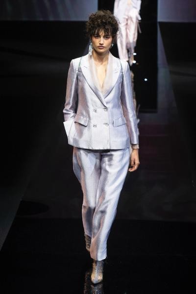 بدلة فضية من Giorgio Armani