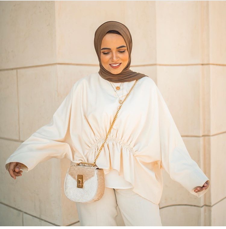 سهر فؤاد بحجاب بدرجات البيج