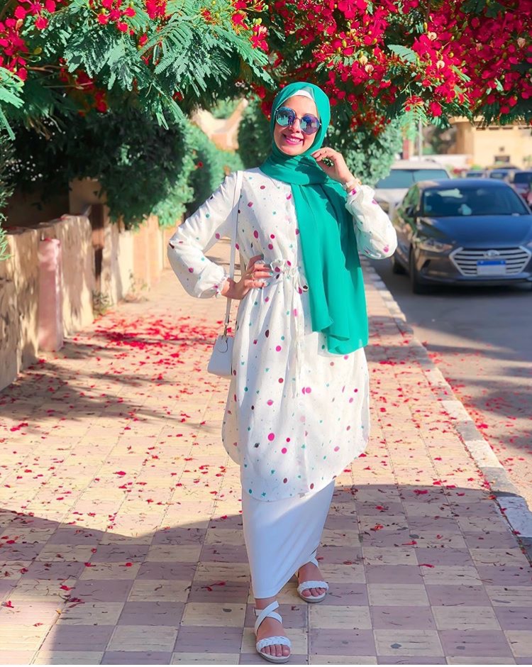 ألحجاب باللون الأخضر العشبي