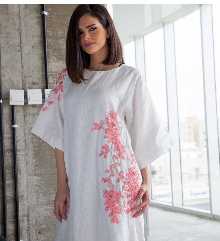 الجلاليب المطرزة بالورود من Zaina Abaya