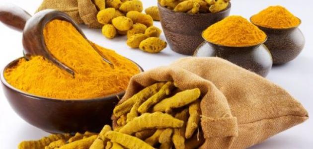 ماسك السكر البني والكركم لتفتيح بشرة الوجه