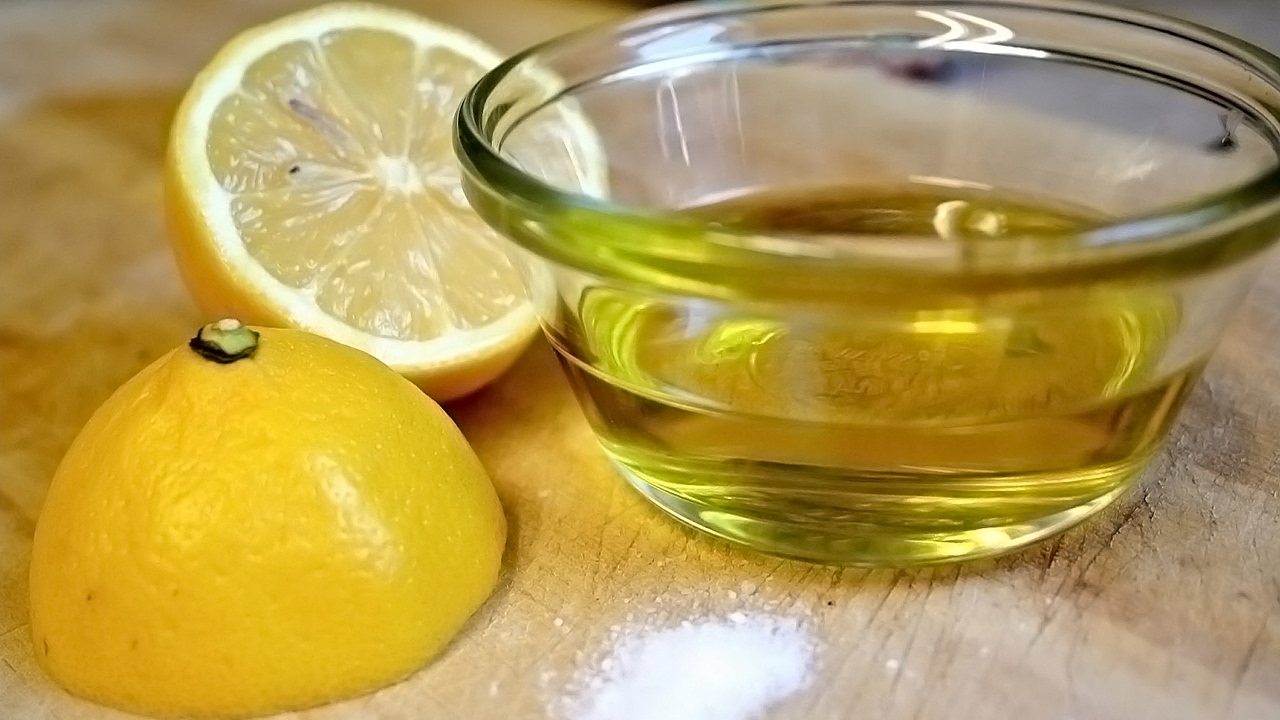 السكر البني مع زيت الزيتون والليمون