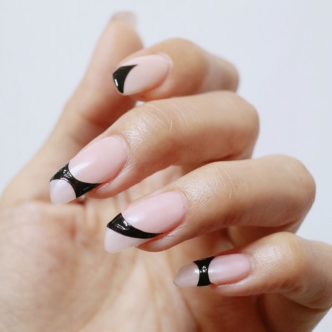 رسومات الأظافر lipstick nail مع الألوان النود
