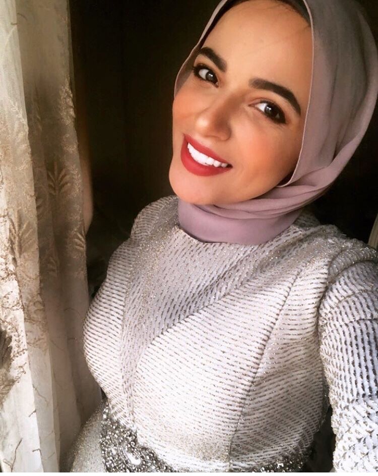سهر فؤاد بالحجاب الأرجواني