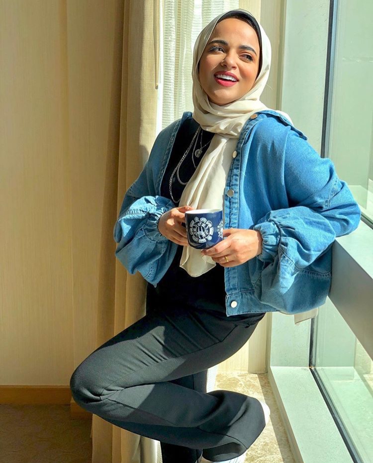 إطلالة مستوحاة من التسعينيات من سهر فؤاد