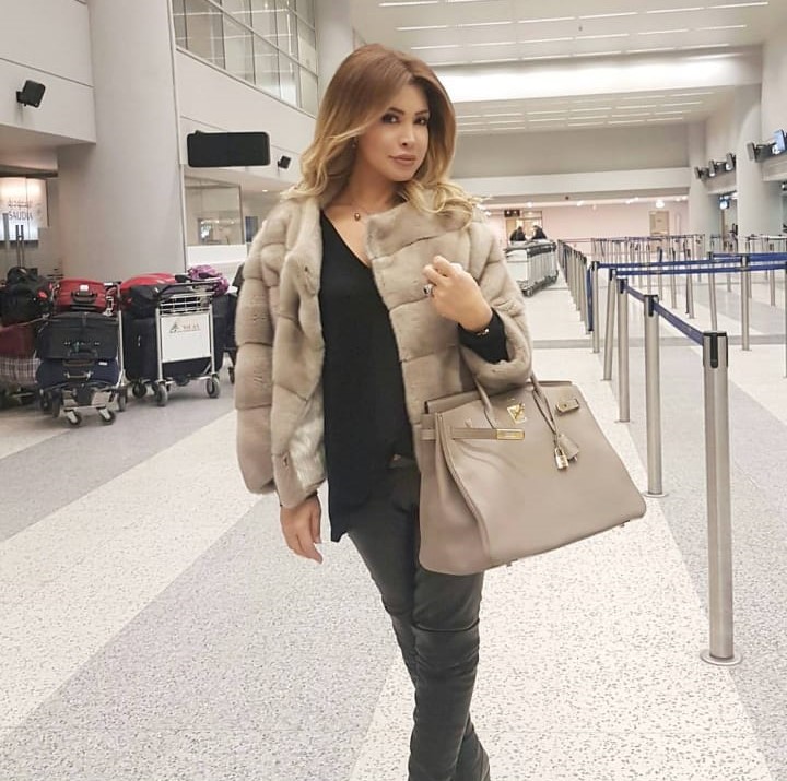 نوال الزغبي تحمل حقيبة يد هيرميس