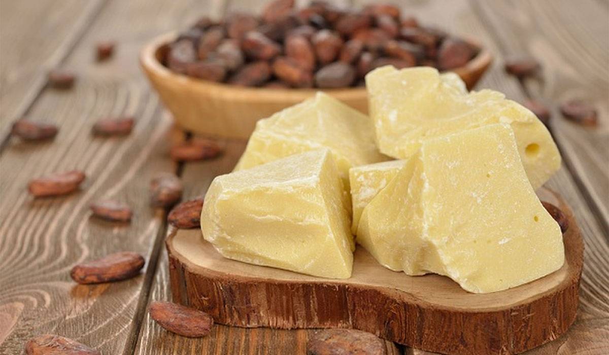 زبدة الشيا وزبدة الكاكاو لترطيب الجسم