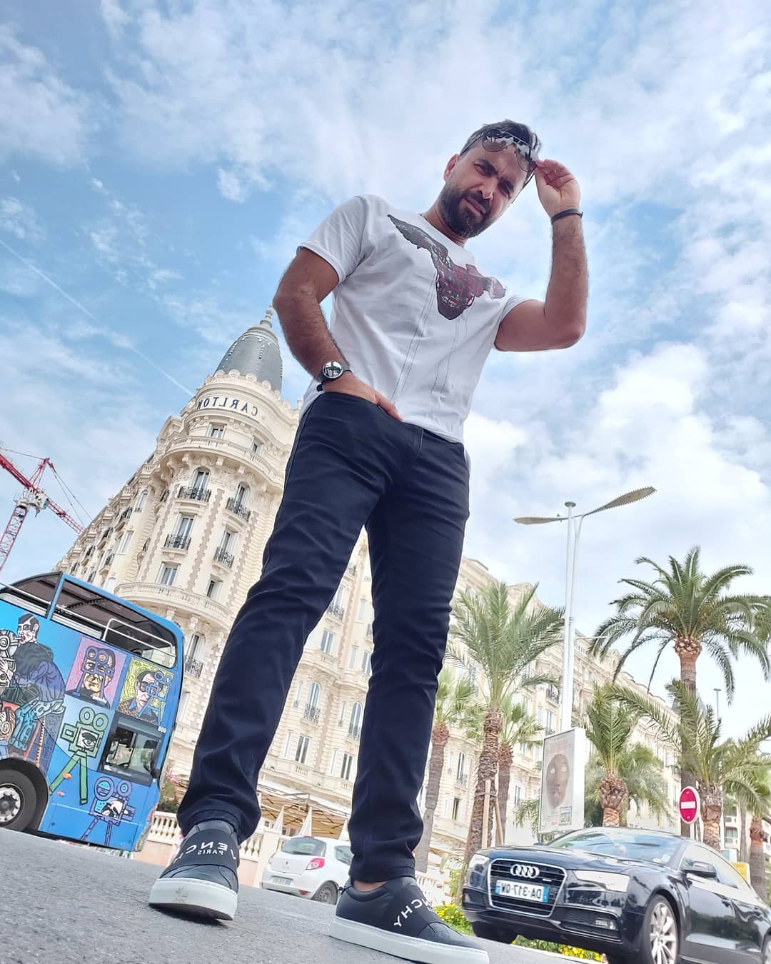 نادر الأتات بإطلالة شباببية مميزة