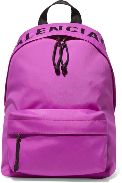 حقيبة من Balenciaga بلون مميز وجذاب