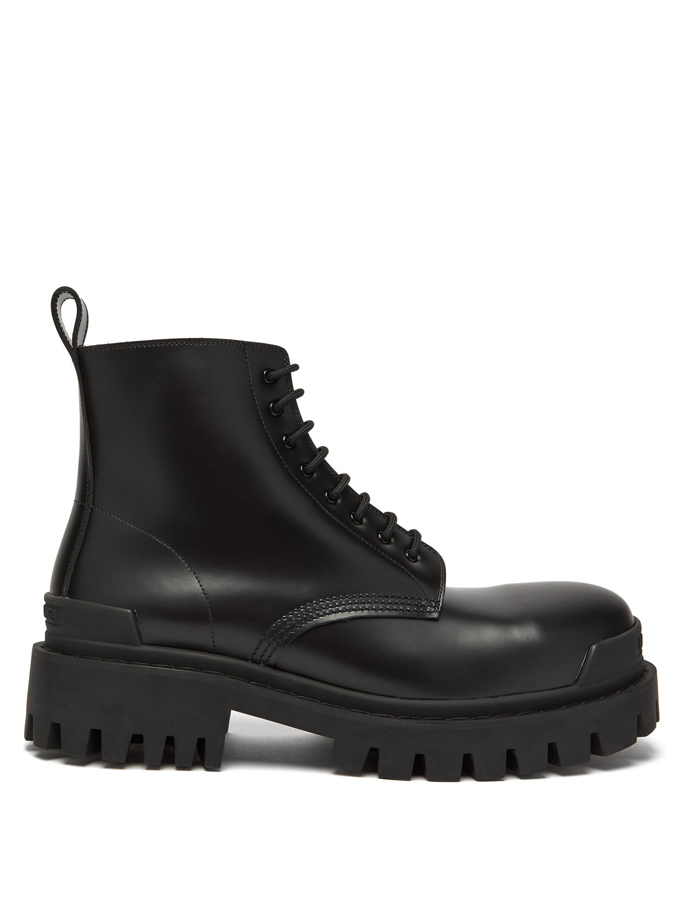 حذاء من الجلد الأسود من Balenciaga
