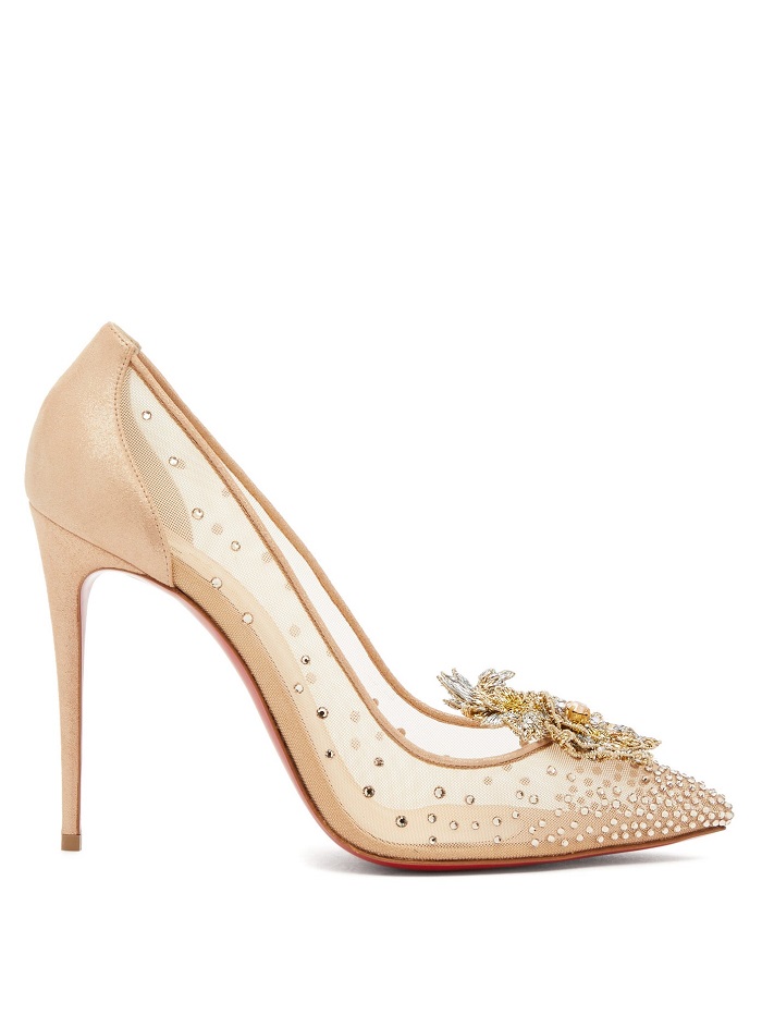 حذاء شفاف باللون البيج الفاتح بتصميم أنيق من Christian Louboutin