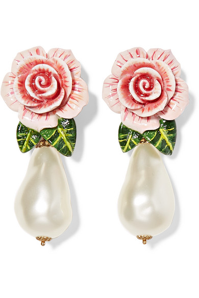 أقراط بتصميم ورود مع اللؤلؤ من Dolce and Gabbana