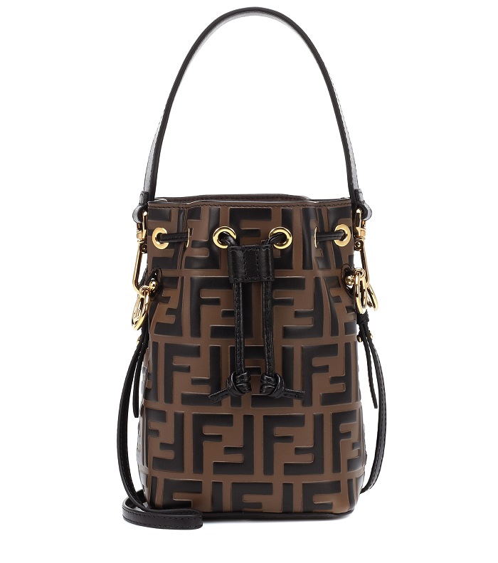 حقيبة أسطوانية بتصميم لافت ومميز من Fendi