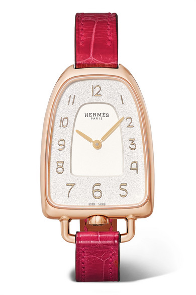 ساعة باللون الأحمر تناسب الفتيات الجامعيات من Hermès