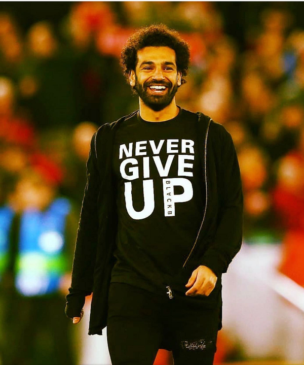 محمد صلاح بإطلالة باللون الأسود