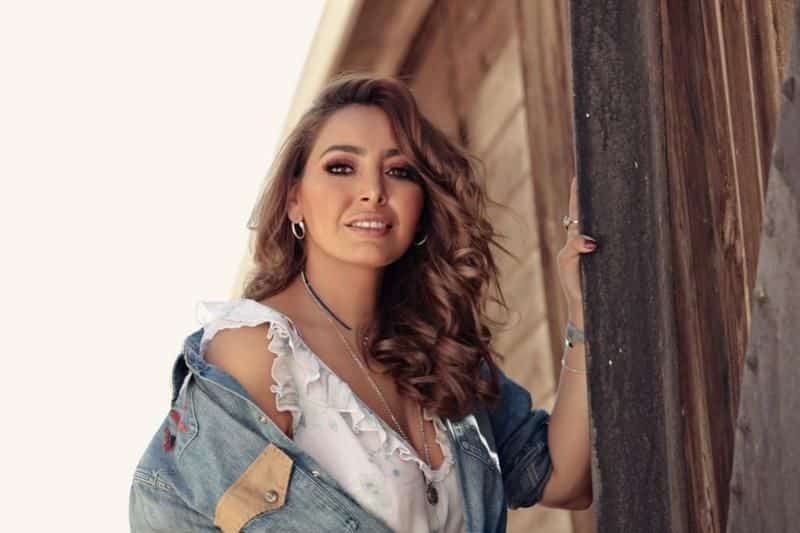 قلائد طويلة لعيد الأضحى من وحي الفنانة فاطمة الصفي