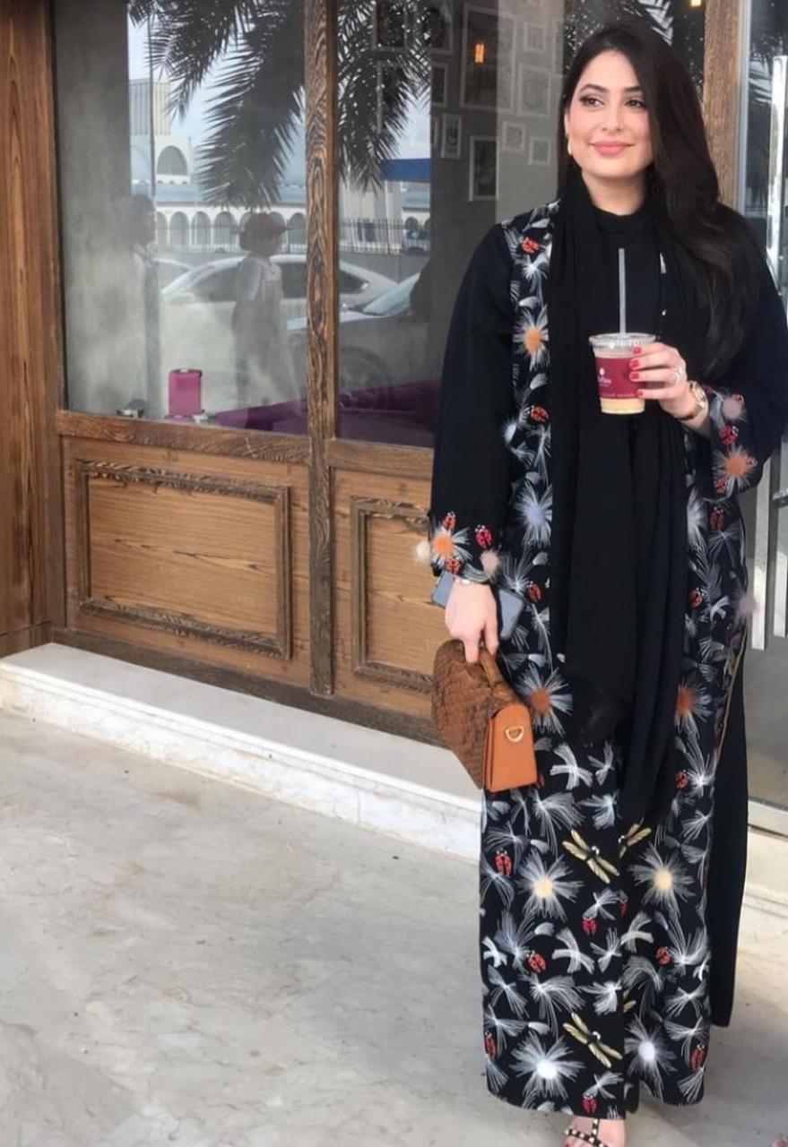 عباية سوداء