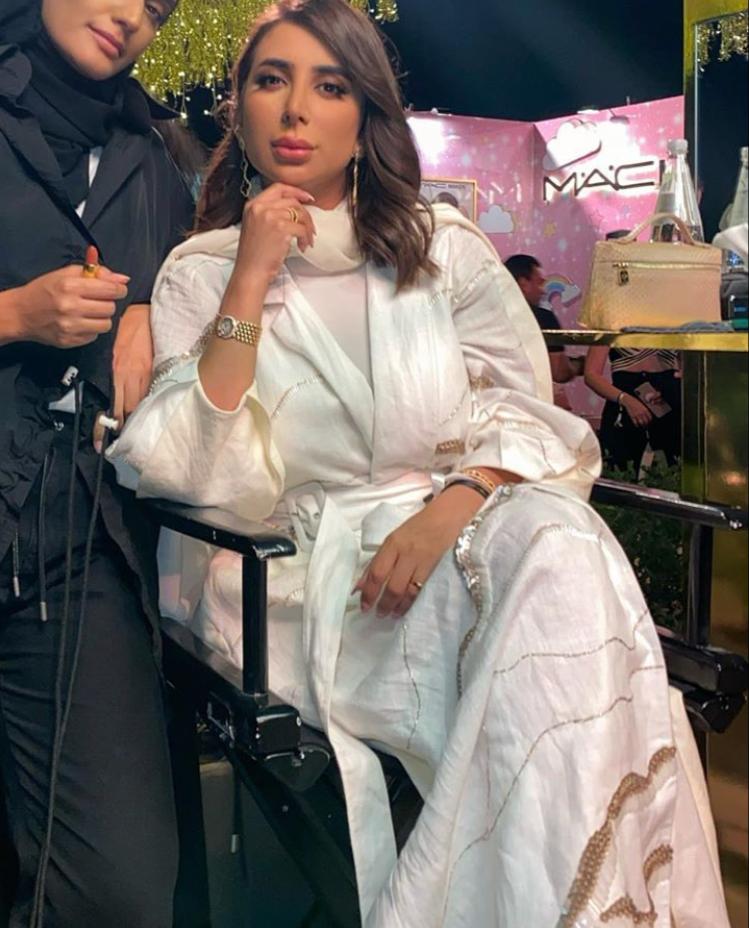 العبايات الملونة