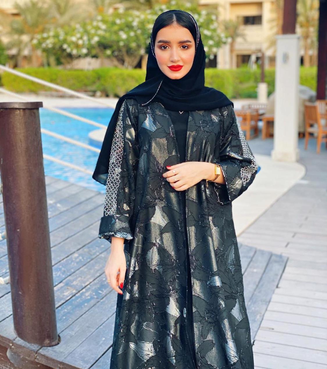 خيارات العبايات السوداء