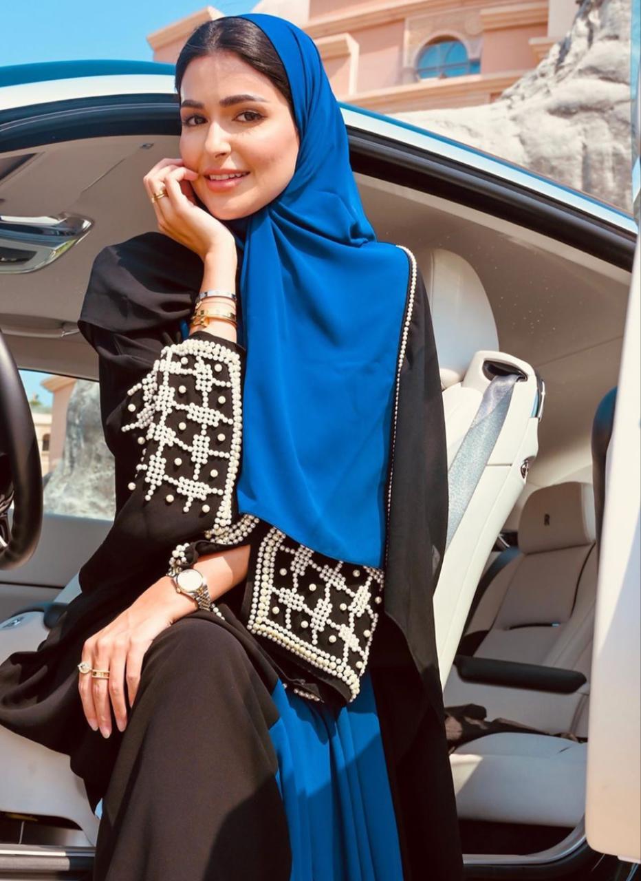 خيارات العبايات من حنين الصيفي
