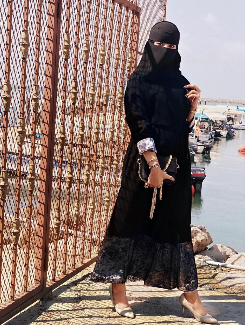 عبايات شبابية ناعمة