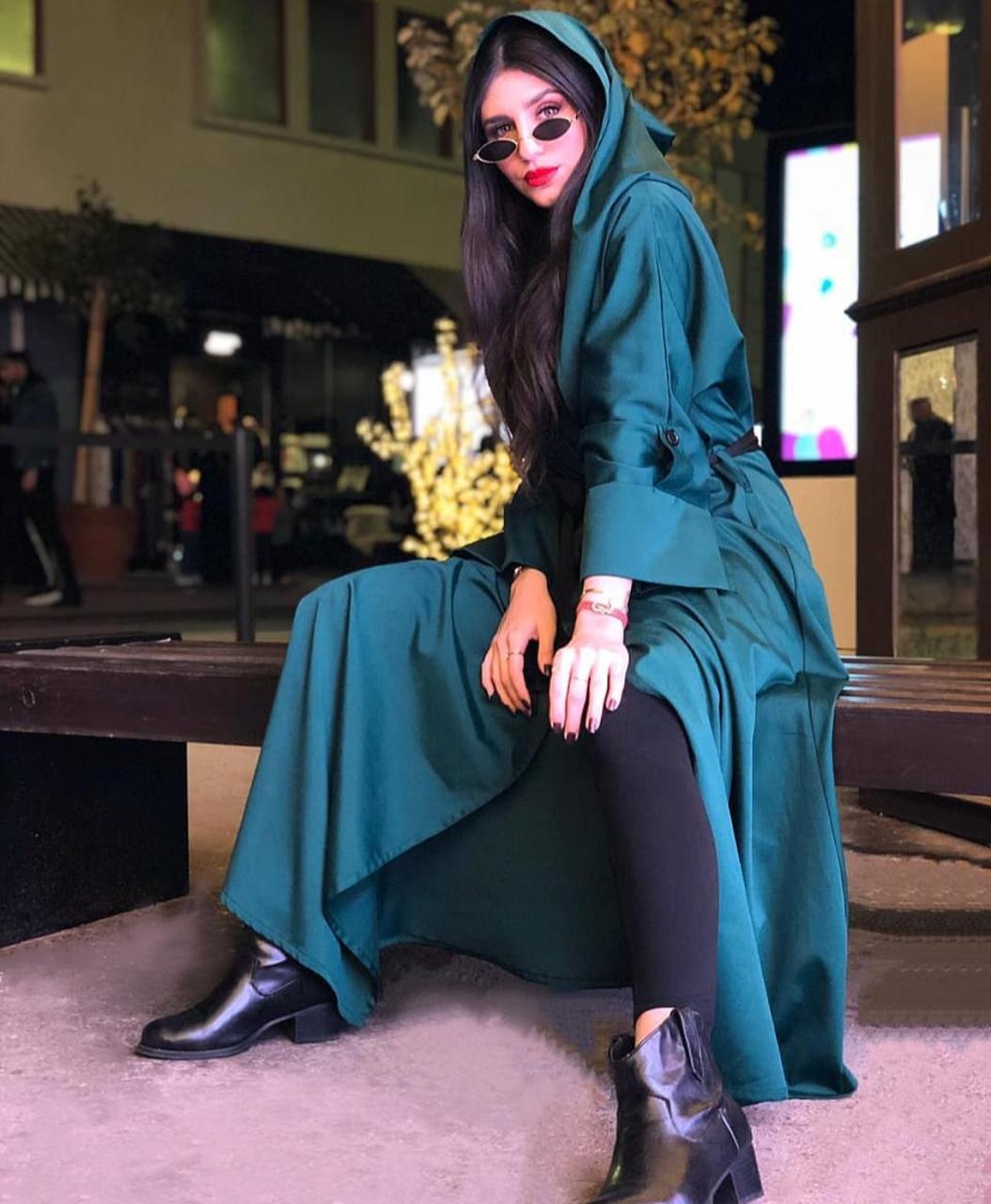 عبايات ملونة من لين مرجان