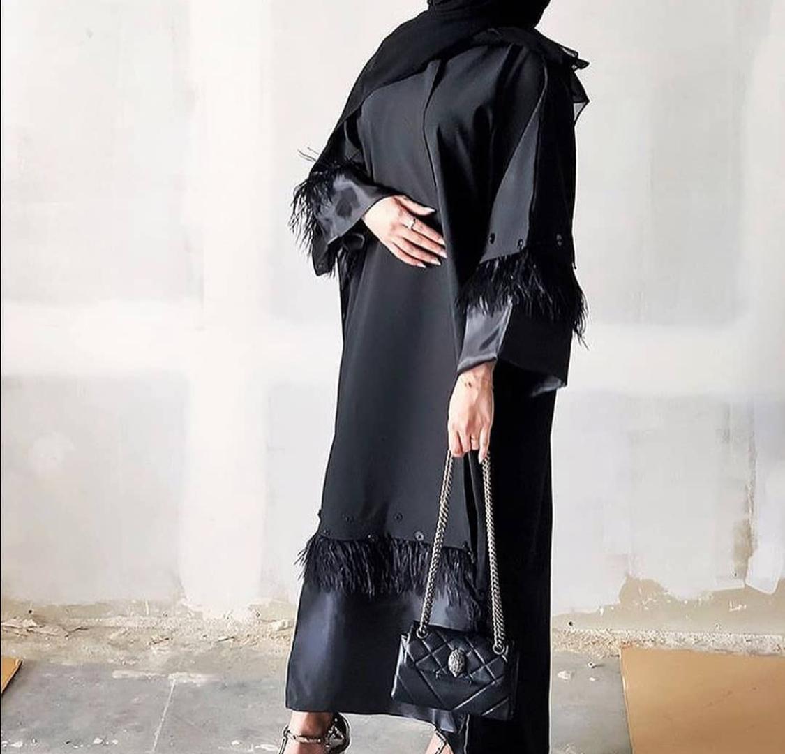 العبايات السوداء