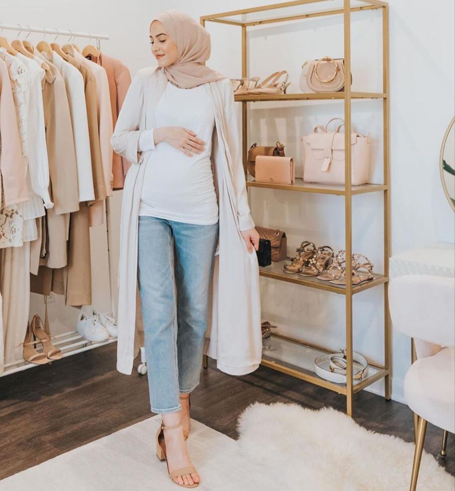 إطلالات بالبنطال للحوامل