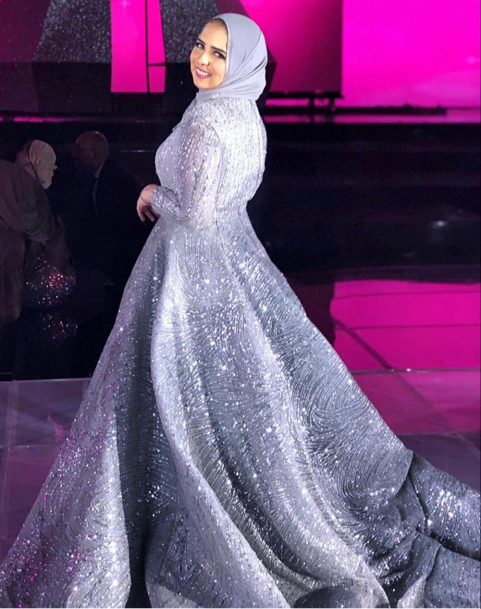 خيارات الفساتين اللامعة