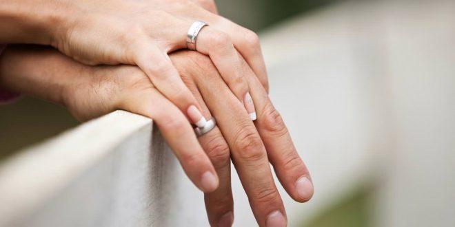 بعض مشاكل الخطوبة تحدث بسبب الأهل