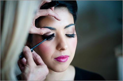 تطبيق الماسكارا للعروس في يوم الزفاف