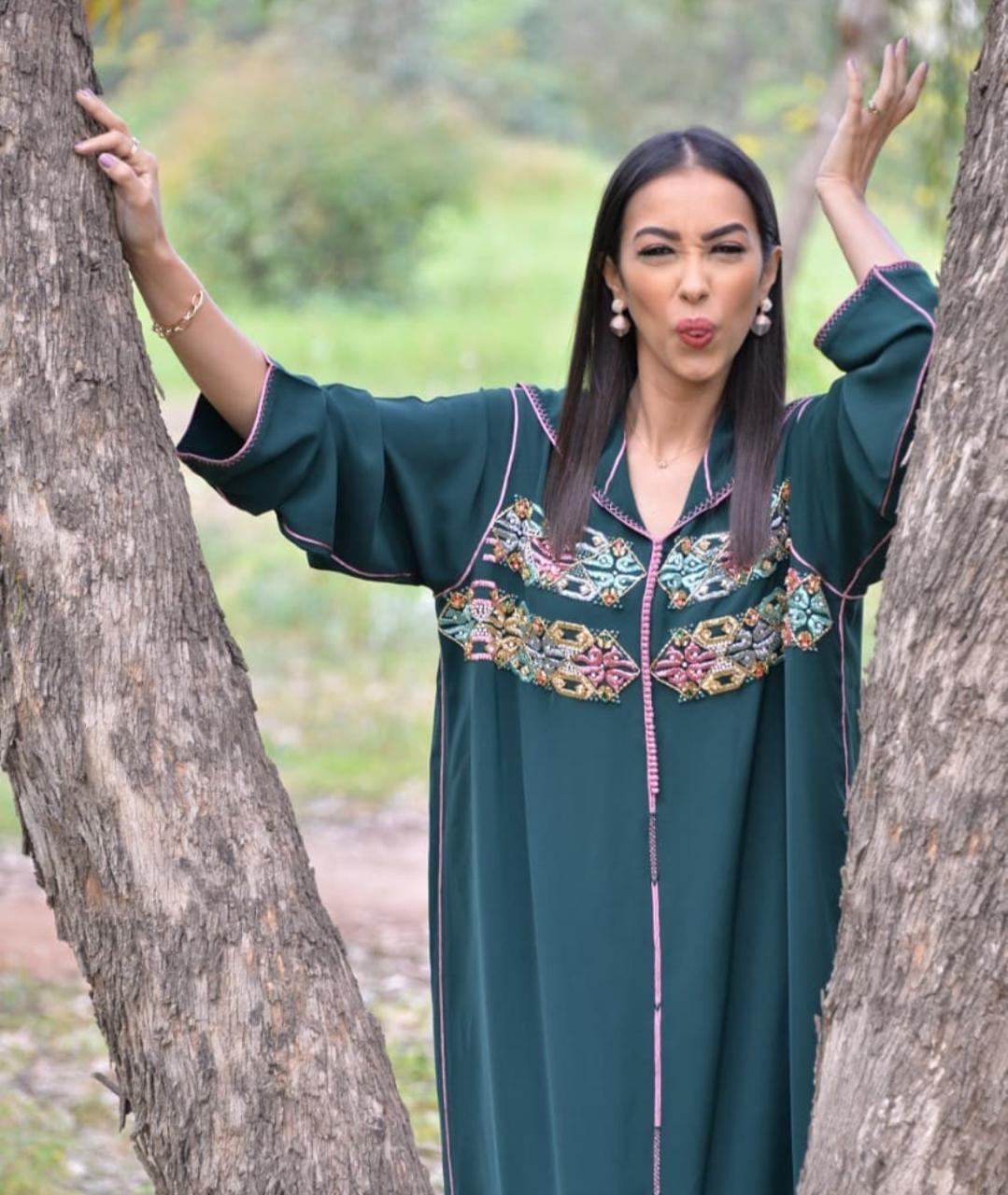 الجلابيات المغربية بالألوان الداكنة