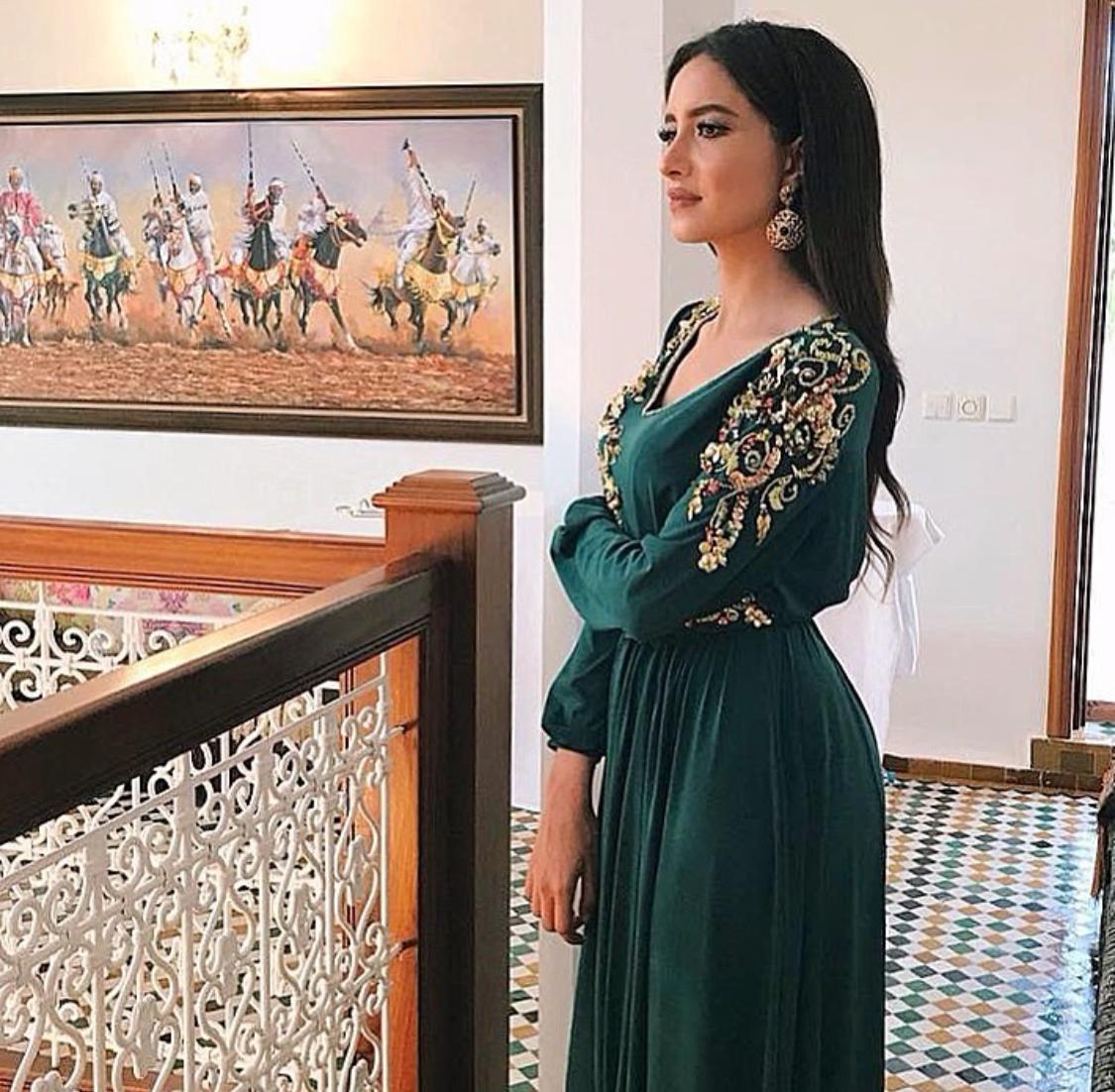 القفطان المغربي بالألوان الداكنة