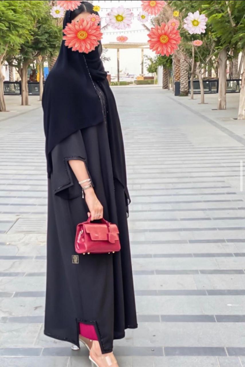 عبايات سوداء سادة