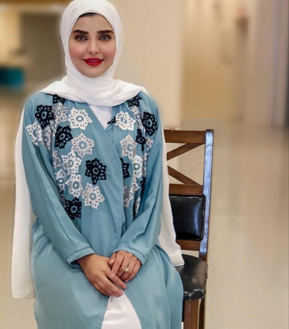 عباية سماوية من سوسن القاضي
