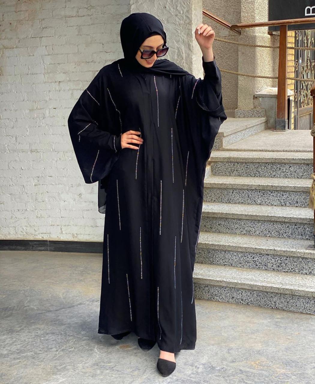 العباية السوداء