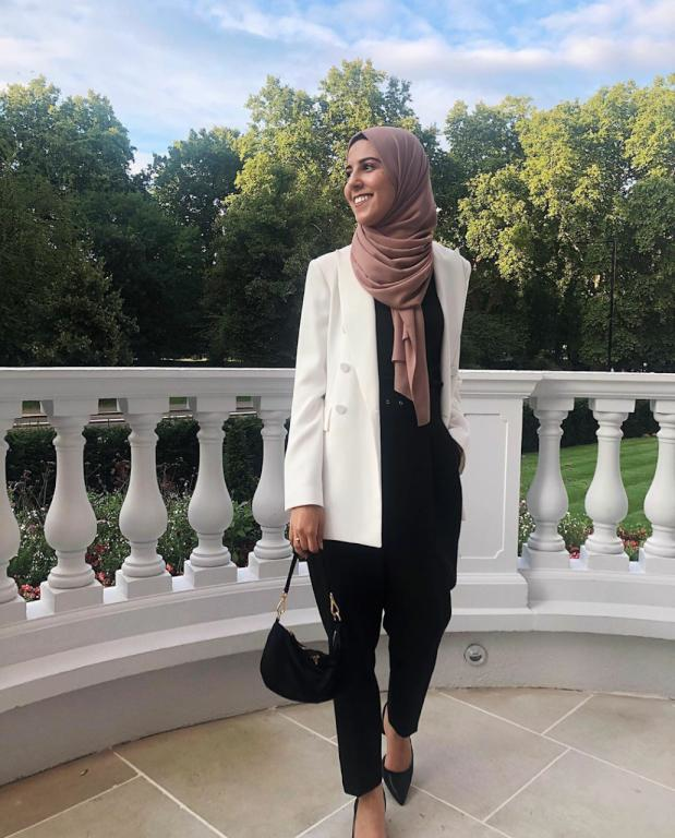 بنطلون واسع مع بليزر