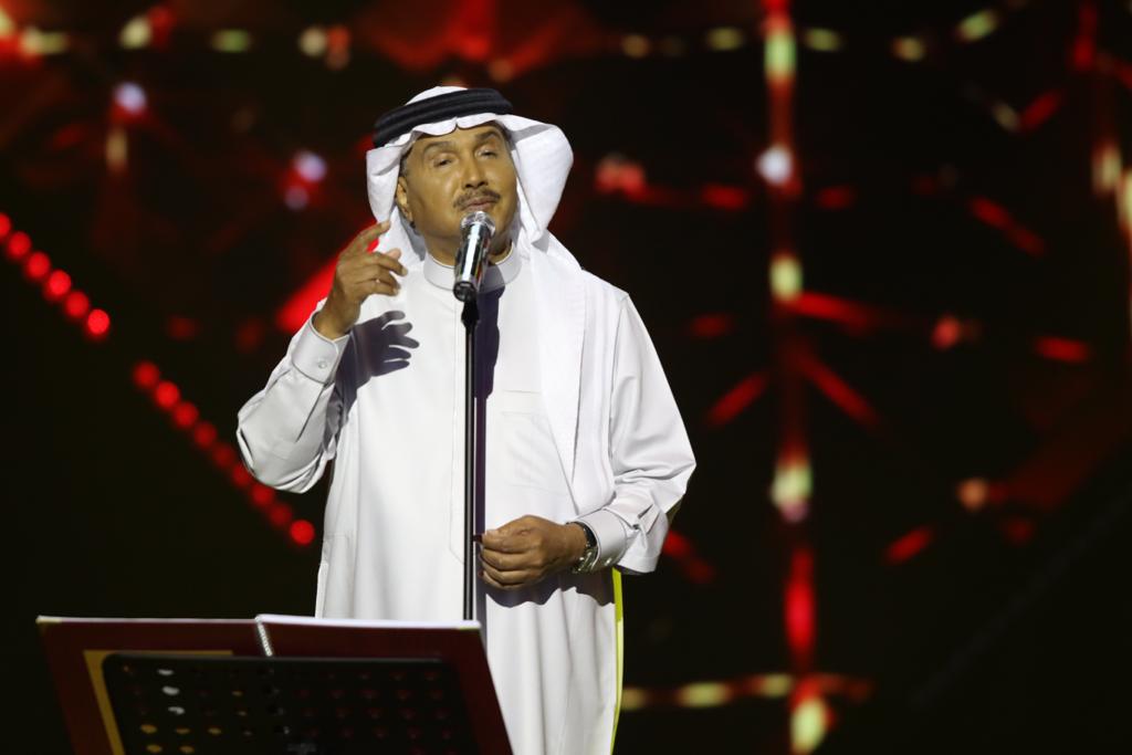 محمد عبده أطلّ على مسرح طلال مداح