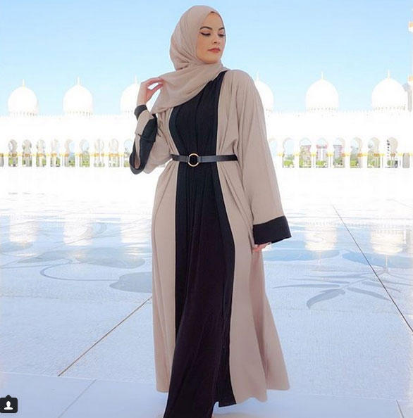 فستان مفتوح من الأمام