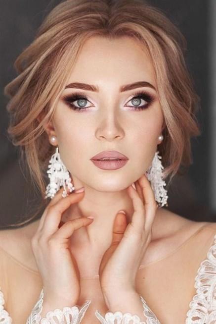 مكياج ترابي ناعم