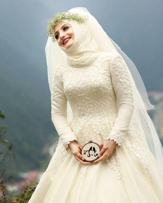 تيجان العروس المحجبة