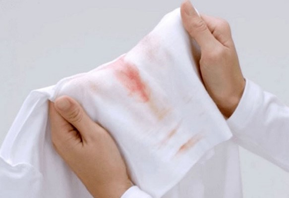 تنظيف بقع كريم الأساس