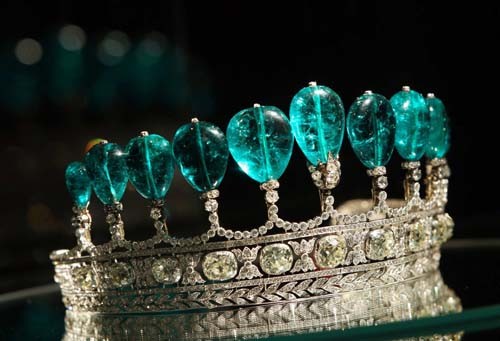 تاج الزمرّد والألماس